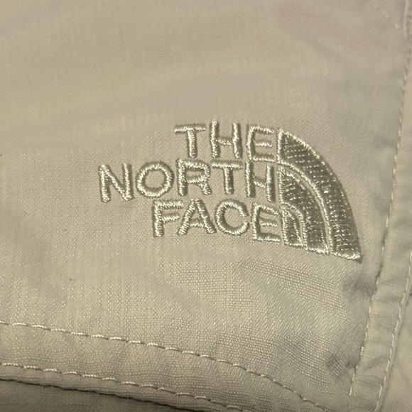 The North Face Tan Cargo Shorts Lightweight Design - Picture 2 of 4